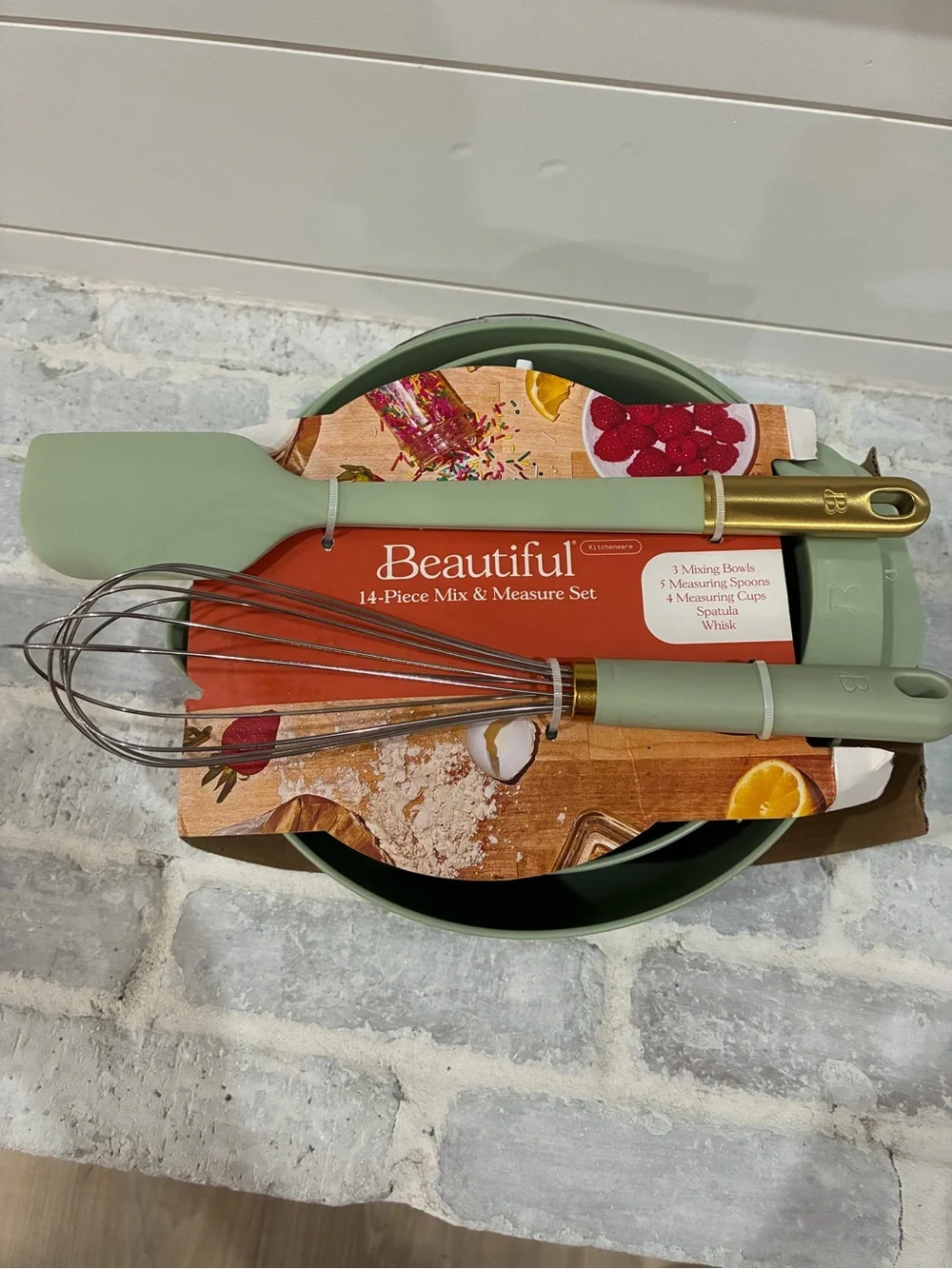 Beautiful 14-Piece Mix & Measure Set - Sage Green